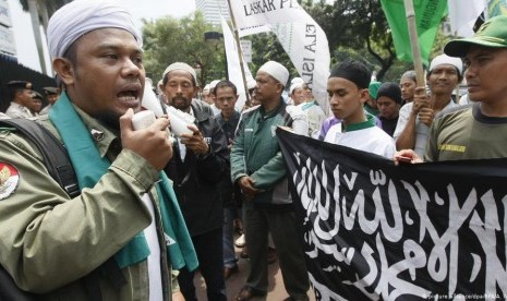 Wacana Pembubaran FPI, Bumerang Bagi Demokrasi?