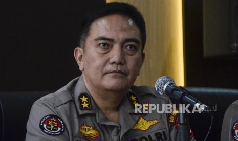 Keterangan Pers Menkopolhukam. Kadiv Humas Polri Irjen Pol Mohammad Iqbal (kanan) saat memberikan keterangan pers tentang situasi keamanan terkait penetapan hasil rekapitulasi Pemilu 2019, di Gedung Kemenko Polhukam, jakarta Pusat, Selasa (21/5).