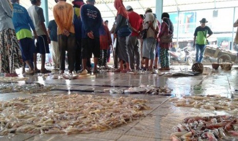 Nelayan Karawang Laporkan Dugaan Korupsi di Pelelangan Ciparagejaya