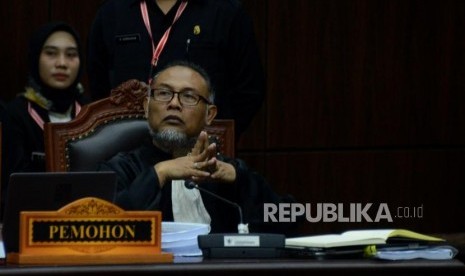 Kuasa Hukum Calon Presiden dan Wakil Presiden nomor urut 02 selaku pemohon Bambang Widjojanto saat menghadiri sidang perdana Perselisihan Hasil Pemilihan Umum (PHPU) Pilpres 2019 di Gedung Mahkamah Konstitusi, Jakarta, Jumat (14/6).