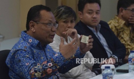 Ketua Bidang Organisasi PMI Pusat, Sasongko Tedjo  menjelaskan tentang PMI saat melakukan  kunjungan ke kantor Republika, Jakarta, Selasa (24/7).