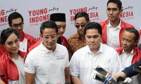   Ketua Tim Kampanye Nasional Jokowi-Ma'ruf, Erick Thohir bertemu dengan Sandiaga Uno yang merupakan mantan Cawapres RI pendamping Prabowo Subianto pada acara Young Penting Indonesia di Kemang, Jakarta Selatan, Sabtu (13/7).