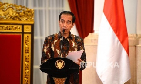 Pembahasan Kerangka Ekonomi Makro. Presiden Joko Widodo menyampaikan paparan pendahuluan saat Sidang Kabinet Paripurna di Istana Negara, Jakarta, Senin (5/3).