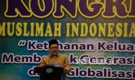 Wakil Ketua Umum MUI Zainut Tauhid Sa'adi memberikan sambutan pada pembukaan kongres muslimah Indonesia ke-2 di Jakarta ,Senin (17/12).