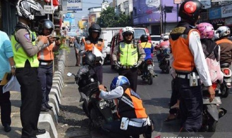 Parkir Sembarangan di Sukabumi Siap-siap di Sanksi Kempes dan Gembok Ban