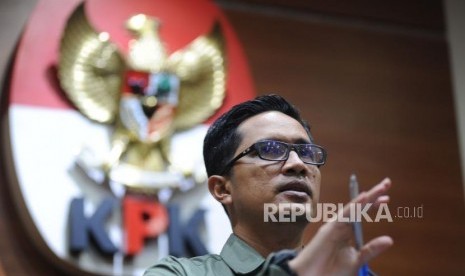  Juru Bicara KPK Febri Diansyah melakukan konfrensi pers di gedung KPK, Jakarta, Jumat (2/2).