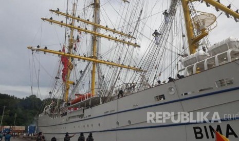 KRI Bima Suci : KRI Bima Suci tiba di Pelabuhan Teluk Bayur, Padang, Sumatra Barat, Rabu (8/11).