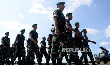 Sejumlah prajurit berbaris usai mengikuti Apel Gelar Pasukan Pengamanan Pemilu / Ilustrasi 