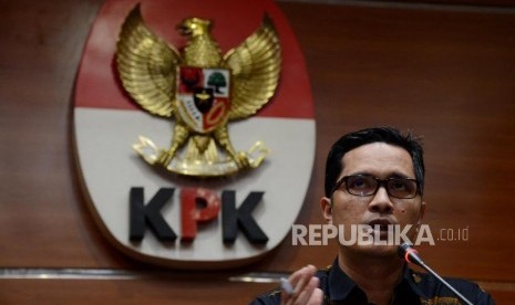 Juru Bicara KPK Febri Diansyah memberikan keterangan saat konferensi pers di Gedung KPK, Jakarta, Selasa (25/6).