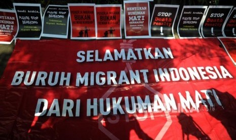 Pemerintah tempuh berbagai upaya selamatkan WNI dari hukuman mati. Poster bertuliskan penolakan dan selamatkan buruh migran Indonesia dari hukuman mati. (Ilustrasi)