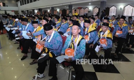 Asrama Haji Pondok Gede.Sejumlah Jamaah Haji kloter II dari Banten tiba di Asrama Haji Pondok Gede, Jakarta Timur, Ahad,(7/7).