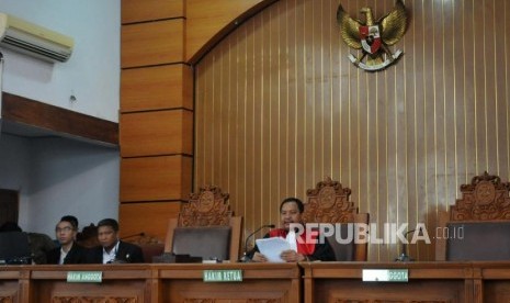 Hakim Tunggal Kusno memimpin sidang perdana gugatan praperadilan yang diajukan Ketua Umum Partai Golkar Setya Novanto di PN Jakarta Selatan,Kamis (30/11).