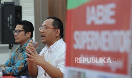 Ketua UMUM IABIE  Bima Sasongko (kanan) membuka acara supermentor di SMKN 1 Jakarta, beberapa waktu lalu.