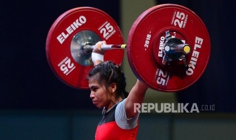 Atlet angkat besi putri Indonesia Sri Wahyuni.