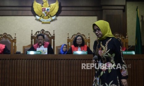 Mantan anggota DPR RI wakil ketua Komisi VII, Eni Maulani Saragih menjalani sidang  perdana di Pengadilan Tindak Pidana Korupsi, Jakarta, Kamis (29/11).