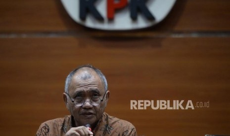 Korupsi Dana Infrastruktur. Ketua KPK Agus Rahardjo menyampaikan keterangan pers di KPK, Jakarta, Senin (17/12).