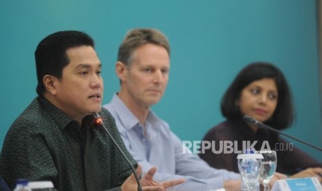 Broadcast Legacy Asian Games 2018. Ketua Pelaksana Asian Games 2018 (INASGOC) Erick Thohir memberikan keterangan pers terkait Program Broadcast Legacy Asian Games 2018 di Jakarta, Rabu (17/1).