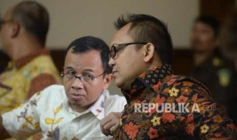 Sekertaris DPD Golkar DKI Jakarta Basri Baco (kanan)