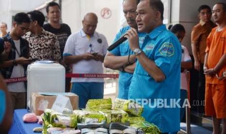 Kepala BNN RI, Heru Winarko, memberikan penjelasan  dalam konferensi  pers ungkap kasus narkotika di Jakarta, Jumat (28/9).