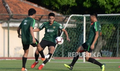 Pemusatan Latihan Timnas U-23. Pemain Timnas U-23 mengikuti latihan di Stadion UNY, Yogyakarta, Rabu (29/5/2019).