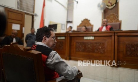 Terdakwa kasus dugaan penghilangan barang bukti pengaturan skor, Joko Driyono saat menjalani sidang putusan di Pengadilan Negeri Jakarta Selatan, Selasa (23/7).