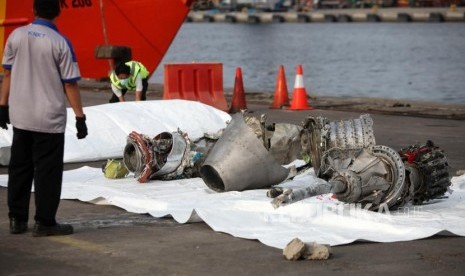 Puing pesawat Lion Air JT-610 yang jatuh di Tanjung Priok, Jakarta, Rabu (7/11).