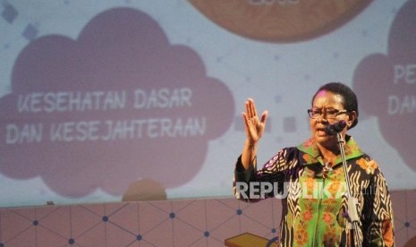 Menteri Pemberdayaan Perempuan dan Perlindungan Anak (PPPA) Yohana Yembise menyampaikan sambutan pada Festival Kabupaten/Kota Layak Anak (KLA), di Gedung Sabuga, Kota Bandung, Ahad (16/12).