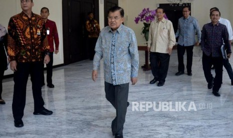 Wakil Presiden Jusuf Kalla bersiap melakukan pertemuan bersama Wakil Presiden terpilih KH Ma'ruf Amin di Kantor Wapres, Jakarta, Kamis (4/7).