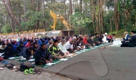  engelola Taman Wisata Alam (TWA) Tangkuban Parahu menggelar 6 kali istigasah sejak kawah ratu mengalami peningkatan aktivitas erupsi hingga PVMBG menaikkan status normal menjadi level II (Waspada).