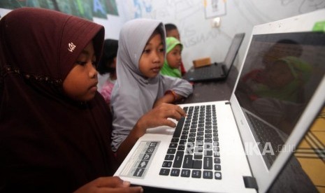 Sejumlah anak mengikuti pelatihan dunia digital (Ilustrasi)