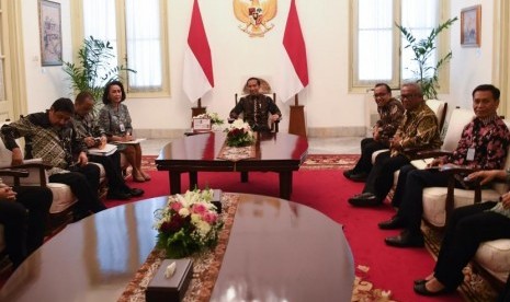 Presiden Joko Widodo (tengah) menerima Pansel Capim KPK di Istana Merdeka Jakarta, Senin (2/9/2019).