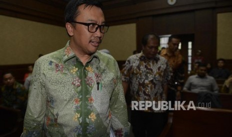 Menteri Pemuda dan Olahraga Imam Nahrawi saat tiba untuk menjadi saksi pada sidang kasus dugaan suap dana hibah KONI di Pengadilan Tipikor, Jakarta, Kamis (4/7).