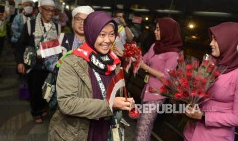 Sejumlah jamaah haji saat tiba di Bandara Soekarno Hatta, Tangerang, Banten, Sabtu (17/8).