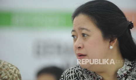 Menteri Koordinator Pembangunan Manusia dan Kebudayaan - Puan Maharani.