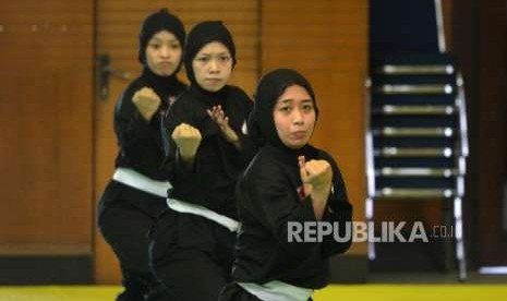 Atlet pencak silat berlatih. (ilustrasi)