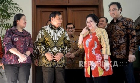 Ketua Umum PDI Perjuangan Megawati Soekarnoputri menerima Ketua Umum Partai Gerindra Prabowo Subianto di kediaman Jalan Teuku Umar, Jakarta, Rabu (24/7).