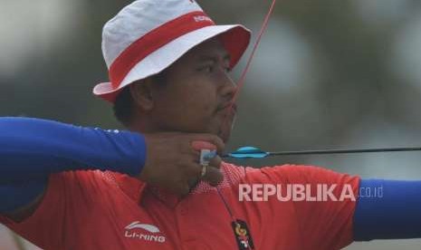 Pemanah putra Indonesia Riau Ega Agata Salsabila dicoret dari pelatnas PB Perpani.