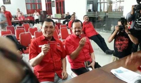  Pasangan Achmad Purnomo dan Teguh Prakosa resmi mendaftarkan diri maju sebagai calon walikota dan wakil walikota Solo dalam Pilkada 2020, Senin (16/9/2019), di Kantor DPC PDIP Solo. Triawati PP