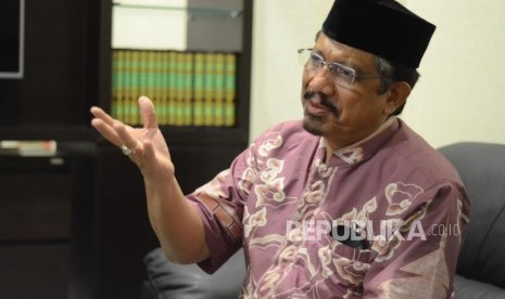 Ketua Forum Ulama Umat Indonesia (FUUI), KH Athian Ali, menyatakan kekebalan Al Zaytun dari berbagai upaya klarifikasi dan pendekatan hukum. 