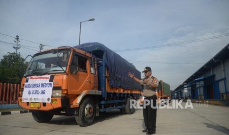 Truk membawa muatan (ilustrasi). Pemerintah memutuskan perpanjangan toleransi truk obesitas atau kendaraan kelebihan muatan dan dimesi hingga 2023.