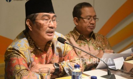 Ketua Umum ICMI Jimly Asshiddiqie (kiri) bersama Wakil Ketua Bidang Politik Dalam Negeri ICMI Priyo Budi Santoso saat diskusi 