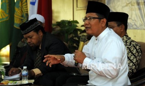 Ketua Bidang Dakwah Majelis Ulama Indonesia (MUI) KH. Muhammad Cholil Nafis (kanan)