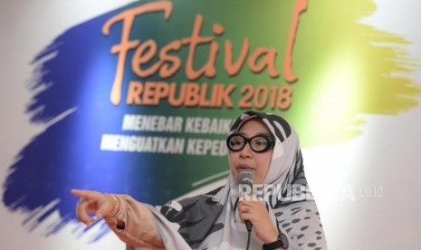  Pemateri seminar parenting, Ummu Balqis  memberikan paparan tentang parenting dalam acara Festival Republik 2018  di Masjid At-Tin, Jakarta Timur, Ahad (30/12).