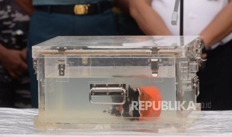 Cockpit voice recorder (CVR) of the Lion Air JT610 arrives at JICT, Jakarta, after being found around Karawang waters, West Java, Monday (Jan 14).