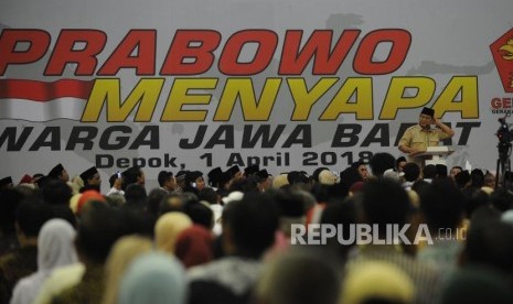 Ketua Umum Partai Gerindra Prabowo Subianto menyampaikan pidato politik di Depok, Jawa Barat,Ahad (1/4).