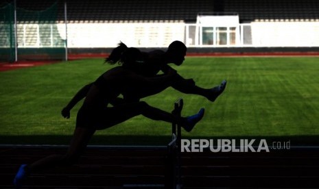 Tim atlet lari melakukan latihan lari gawang di Stadion Madya, Senayan, Jakarta (ilustrasi)