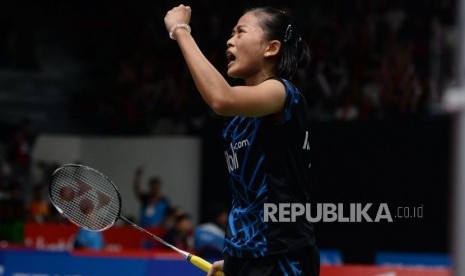 Pebulutangkis tunggal putri Indonesia Fitriani meluapkan emosinya seusai mengalahkan pebulutangkis Denmark Line Hojmark Kjaersfeldt dalam babak pertama Daihatsu Indonesia Master 2019 di Istora Senayan, Jakarta, Rabu (23/1).