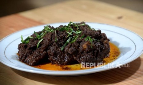 Rendang (ilustrasi), Agar rendang memiliki cita rasa yang lezat, pemilihan daging sapi merupakan hal yang penting. 