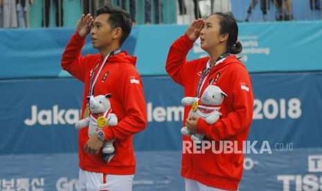 Ganda campuran tenis Indonesia Christopher Rungkat (kiri) dan Aldila Sutjiadi. (ilustrasi)