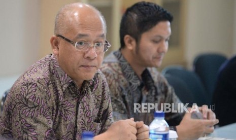 Direktur Jasa Keuangan Syariah KNEKS Taufik Hidayat (kiri). KNEKS menilai, literasi ekonomi syariah butuh lebih kekinian.